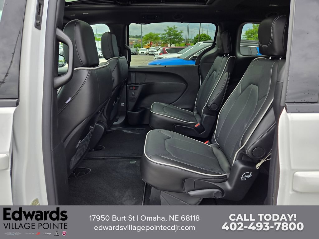 New 2027 Chrysler Pacifica Limited AWD/4WD image 27