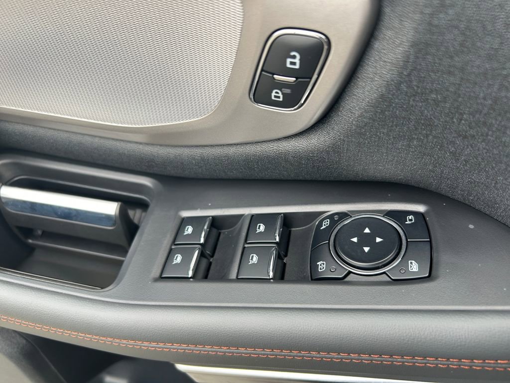 Used 2025 Ford Expedition Active image 23