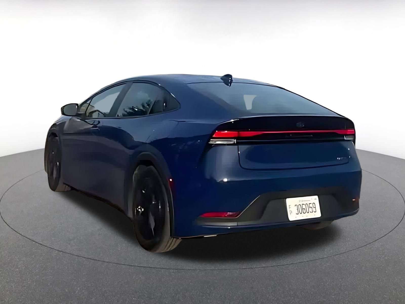 Used 2025 Toyota Prius LE image 9