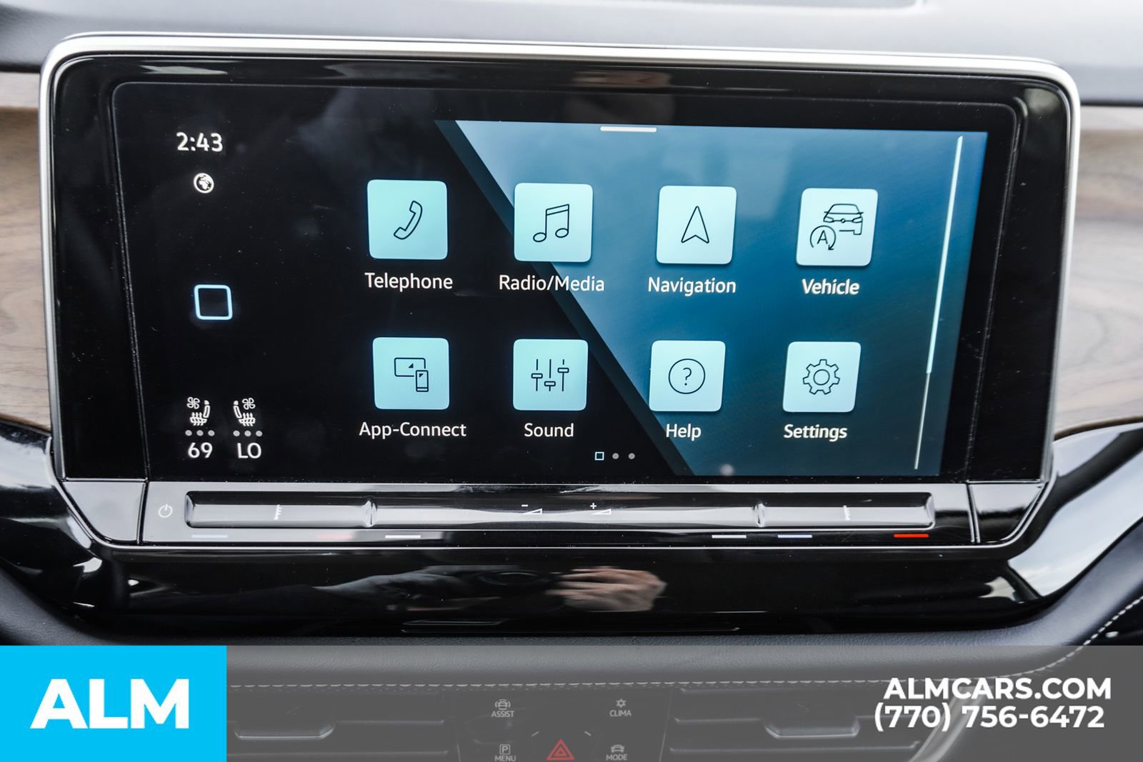 Used 2025 Volkswagen Atlas SE image 40