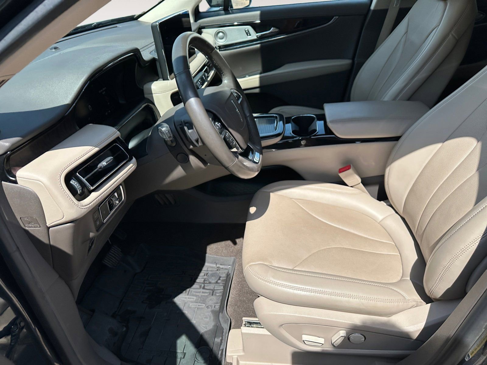 Used 2021 Lincoln Nautilus Reserve w/ Equipment Group 202A image 9