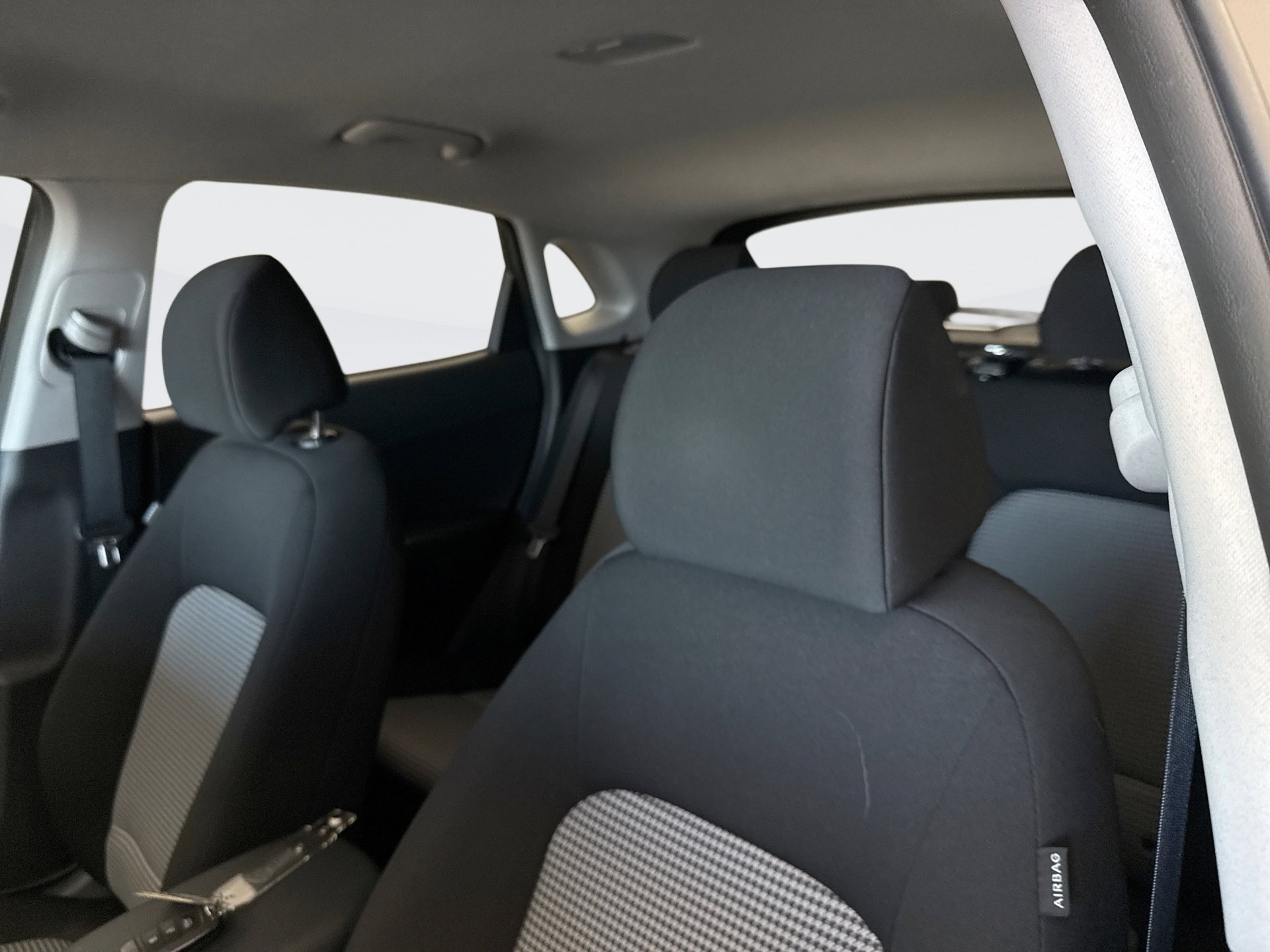 Used 2022 Hyundai Kona SE image 11
