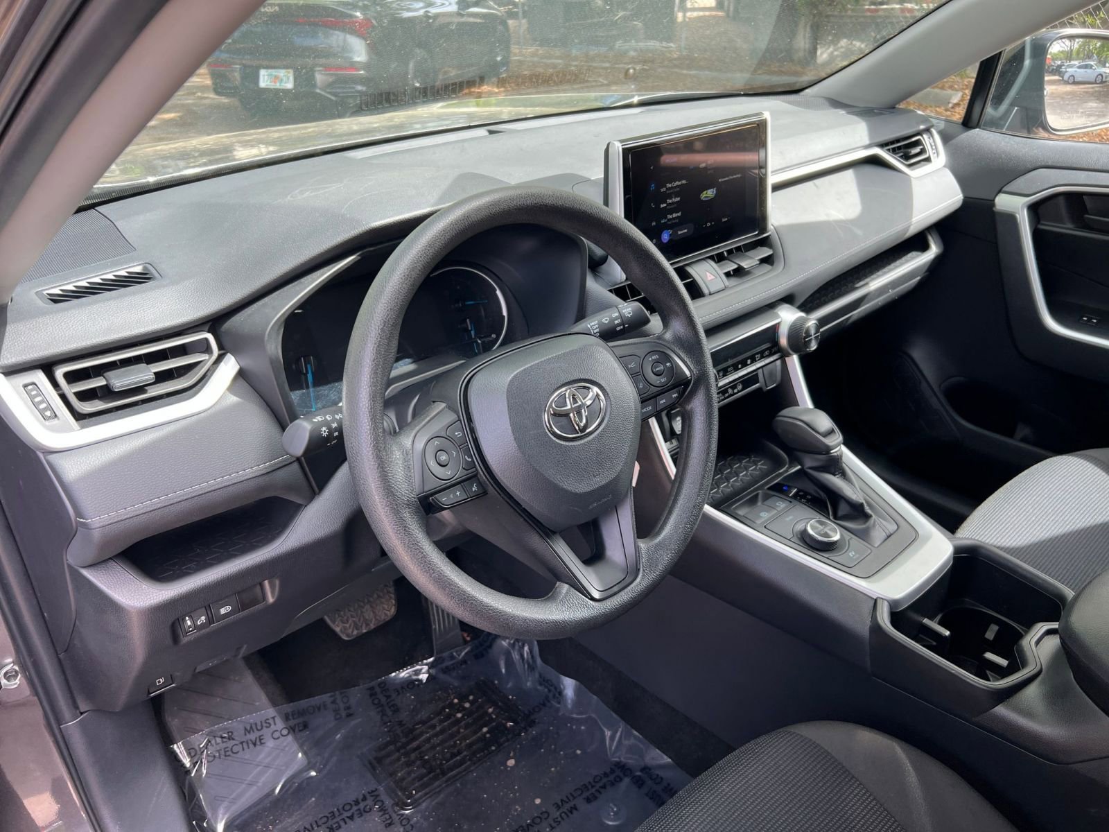 Used 2025 Toyota RAV4 LE AWD/4WD image 29
