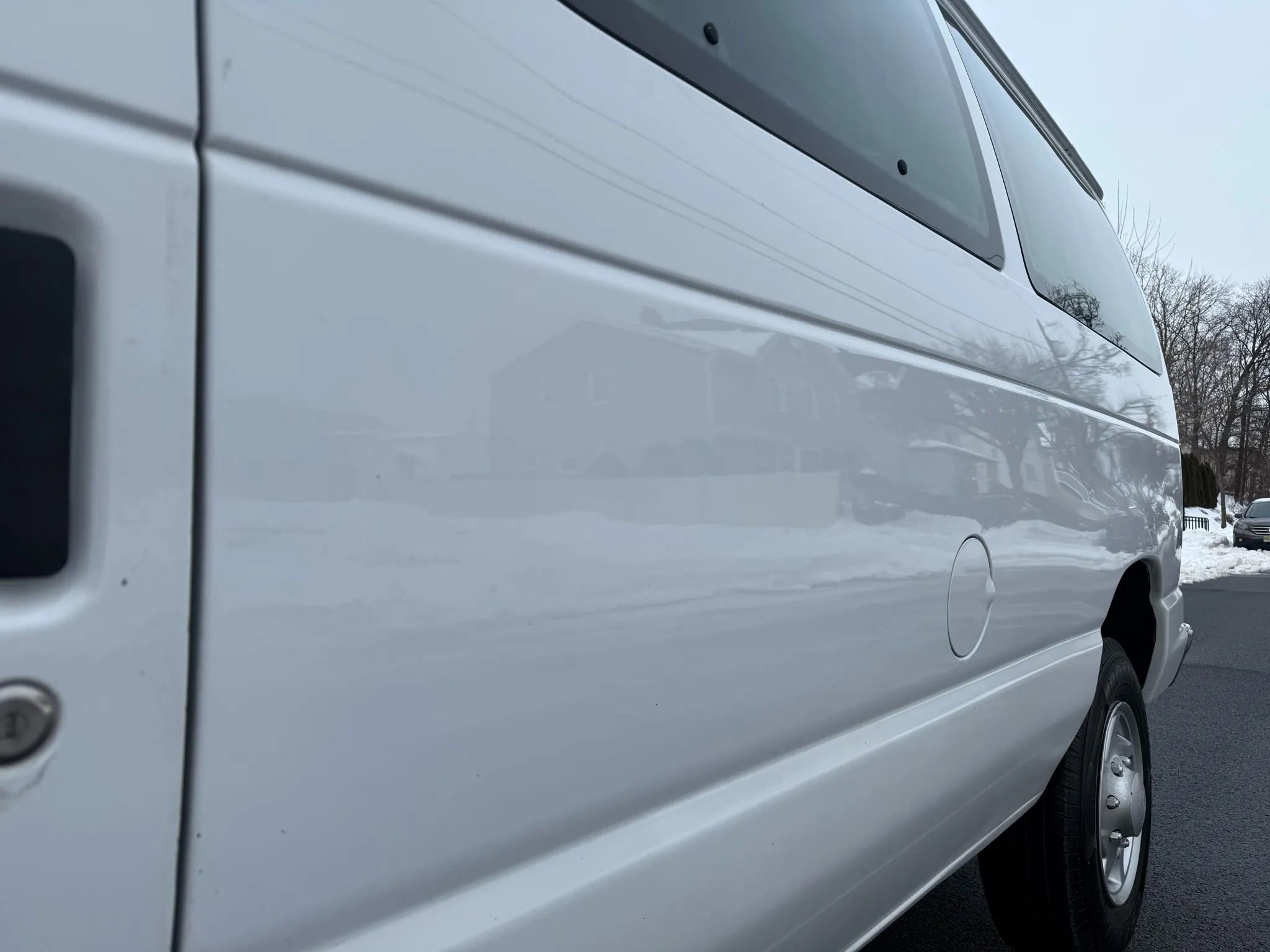 Used 2013 Ford E-350 and Econoline 350 XLT image 12