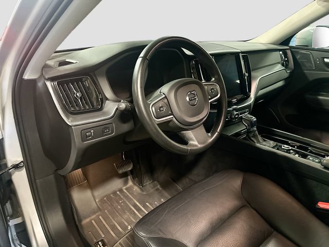 Used 2019 Volvo XC60 T6 Momentum w/ Multimedia Package AWD/4WD image 10
