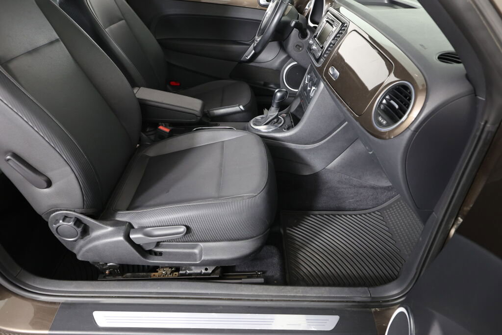 Used 2012 Volkswagen Beetle 2.5 FWD image 19