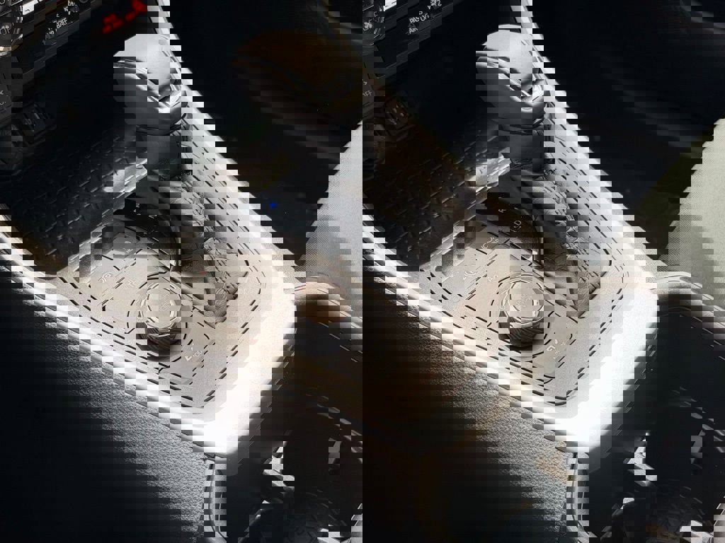 Used 2023 Toyota RAV4 SE image 32