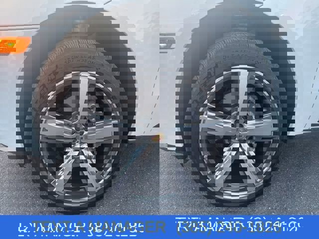 Used 2025 Porsche Macan image 5