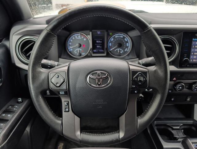 Used 2016 Toyota Tacoma TRD Sport w/ Towing Package AWD/4WD image 20