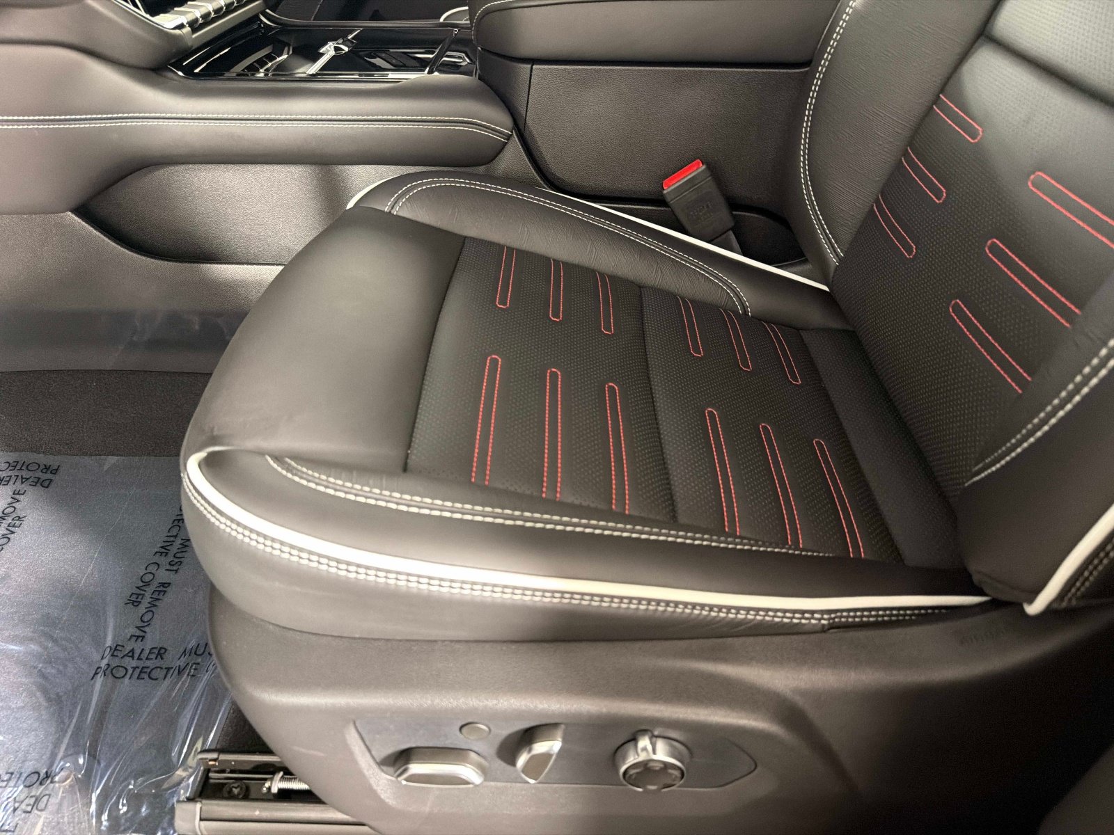Used 2026 GMC Yukon AT4 Ultimate w/ LPO, Floor Liner Package AWD/4WD image 39