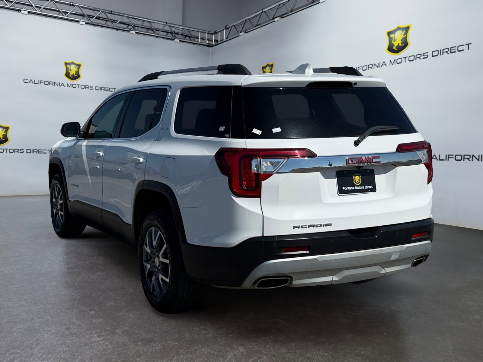 Used 2023 GMC Acadia SLT image 3