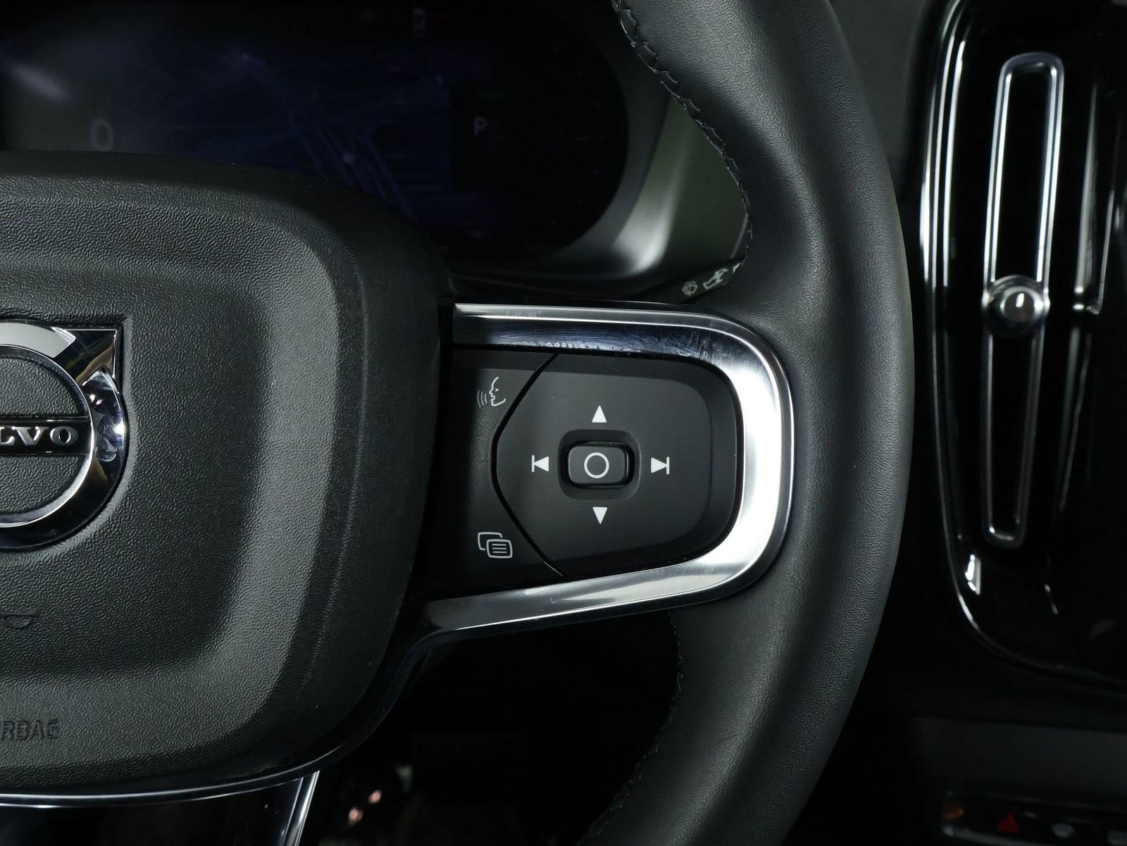 Certified 2023 Volvo XC40 Recharge Ultimate w/ Protection Package Premier AWD/4WD image 11