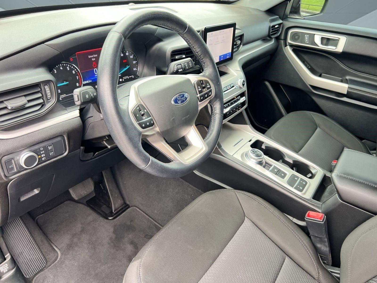 Used 2022 Ford Explorer XLT image 4