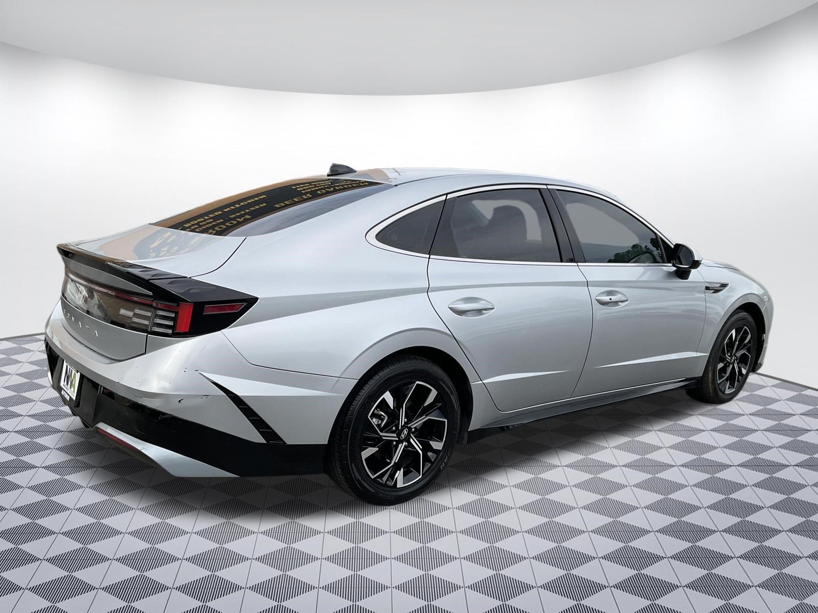 Used 2025 Hyundai Sonata SEL FWD image 3