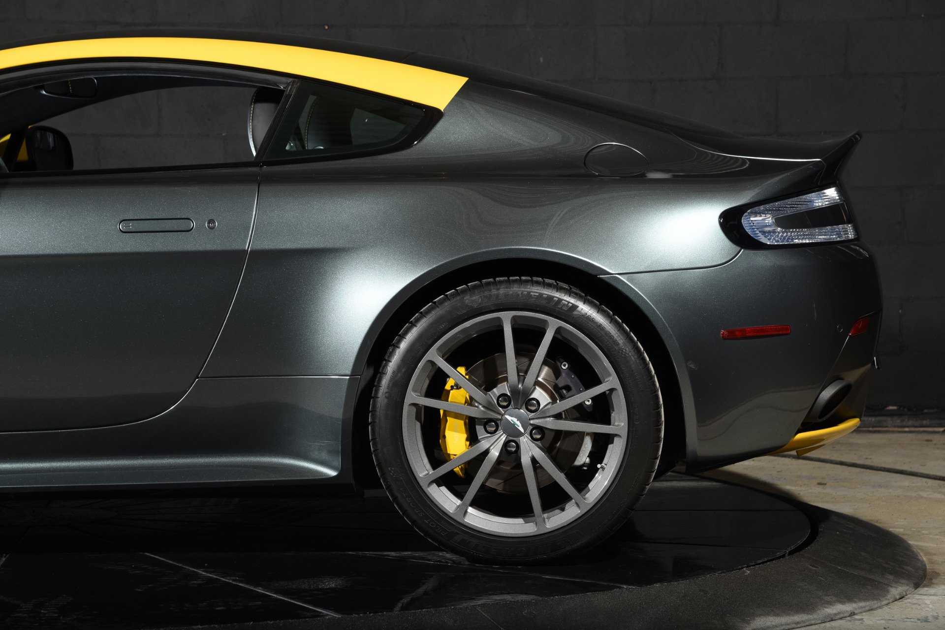 Used 2016 Aston Martin V8 Vantage GT RWD image 26