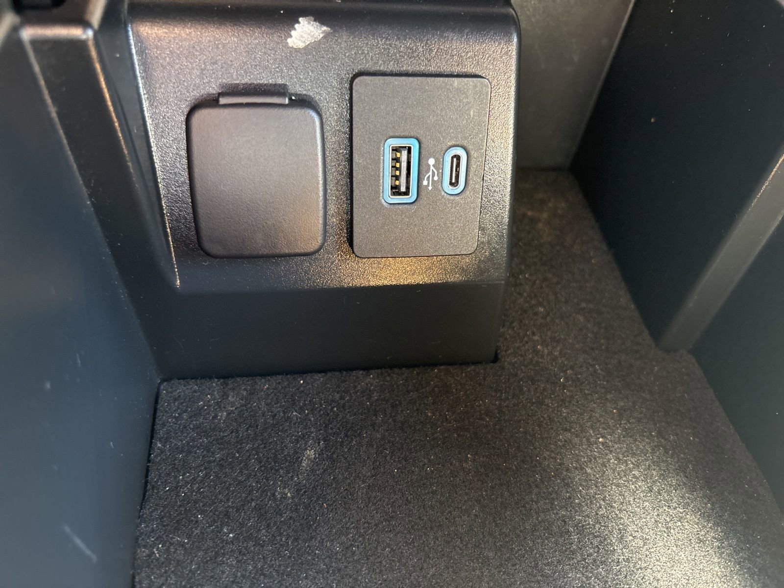 Used 2021 Ford Explorer XLT w/ Equipment Group 202A image 23