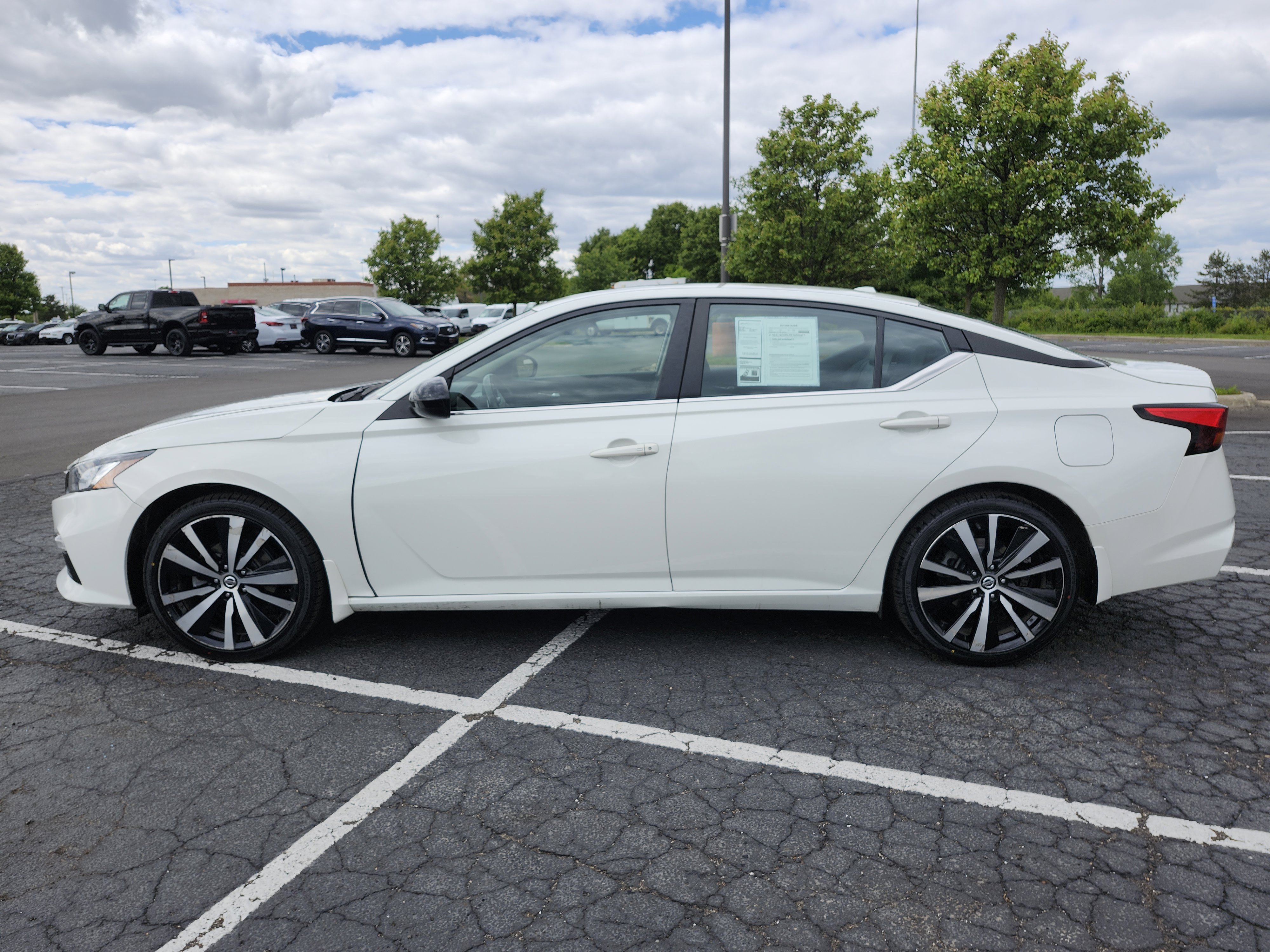 Used 2022 Nissan Altima 2.5 SR FWD image 7