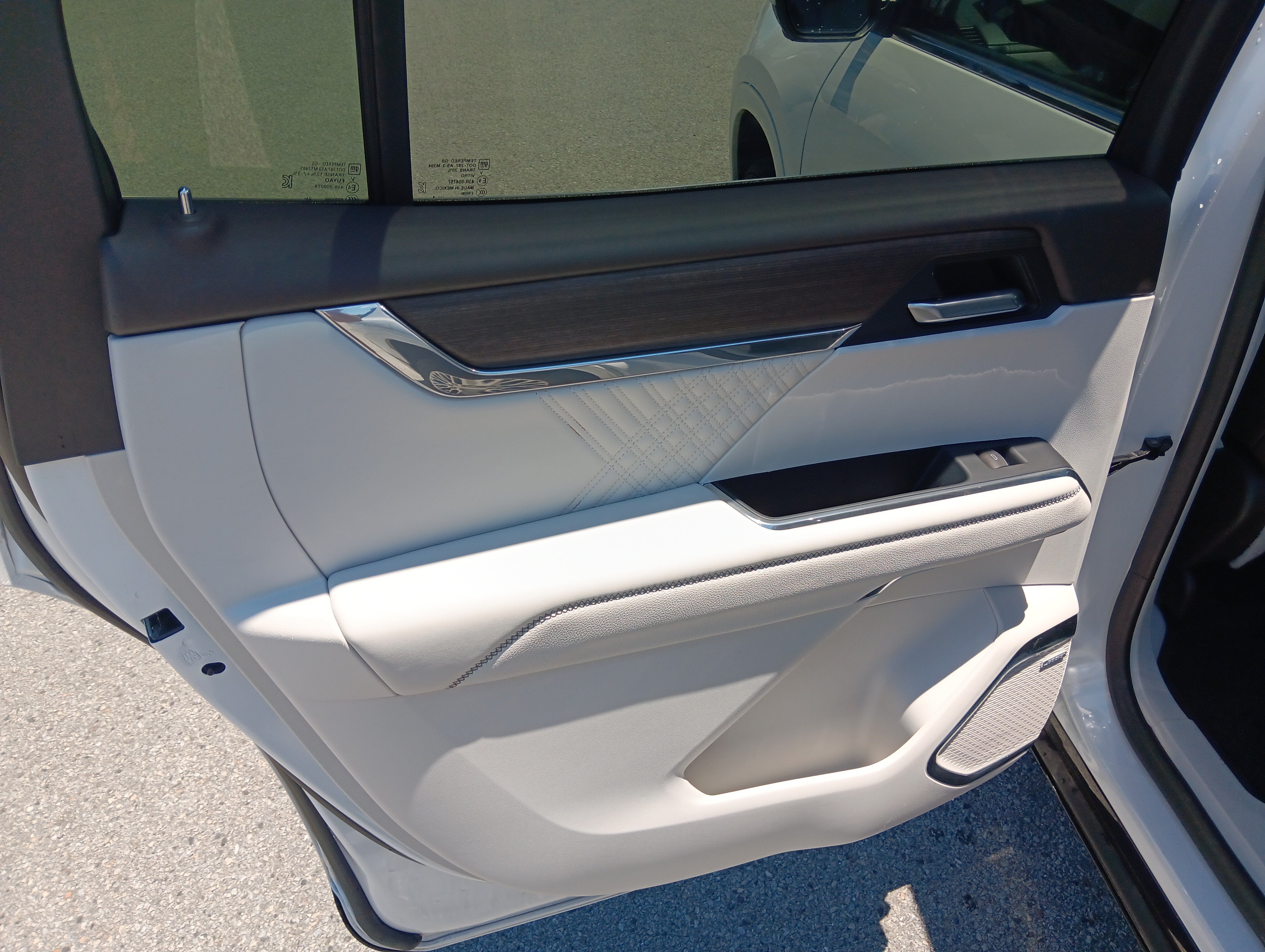 Used 2024 GMC Acadia Denali w/ LPO, Floor Liner Package FWD image 17