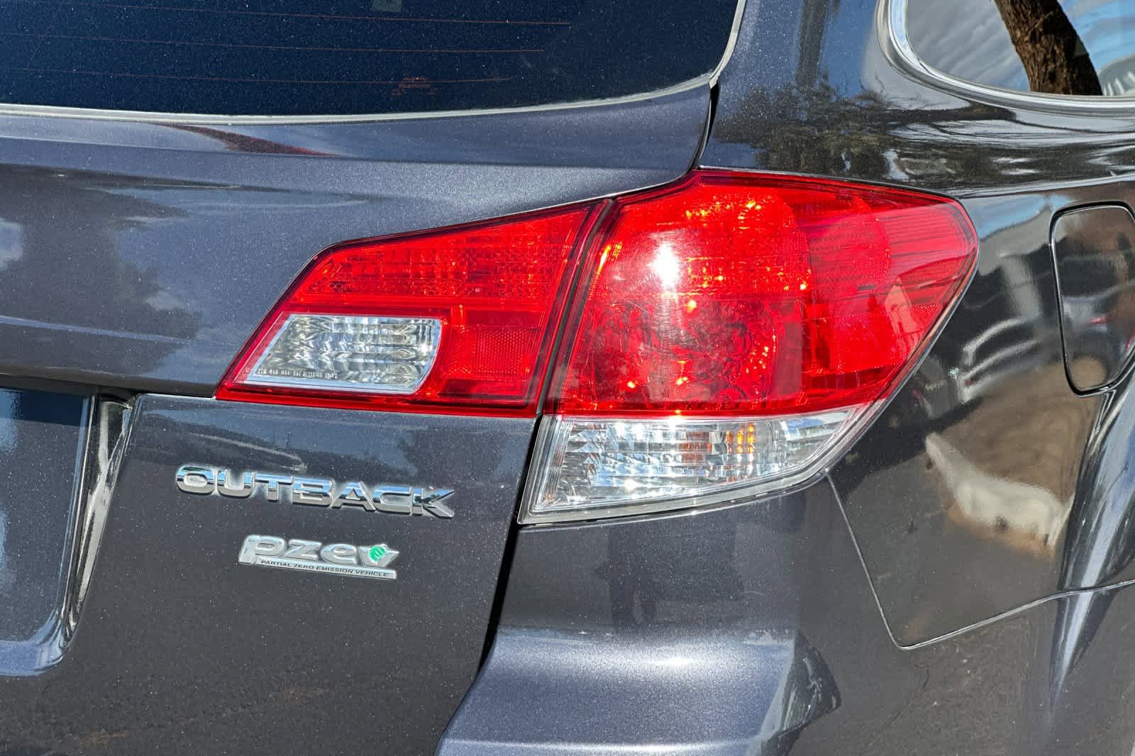 Used 2013 Subaru Outback 2.5i Premium AWD/4WD image 12