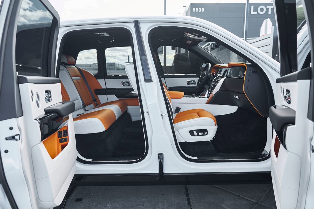 Used 2026 Rolls-Royce Cullinan AWD/4WD image 28