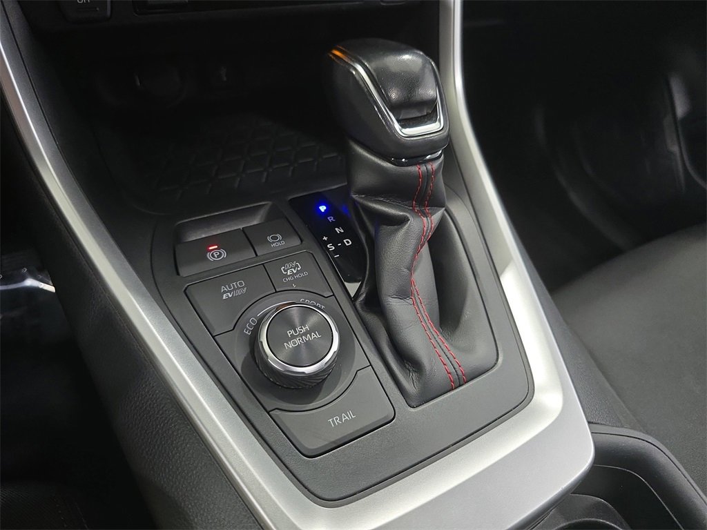 Used 2021 Toyota RAV4 SE image 24