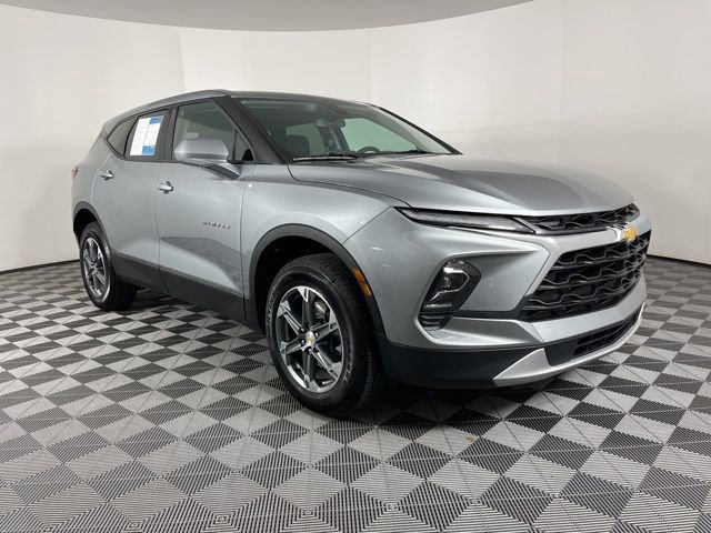 Used 2024 Chevrolet Blazer LT image 2
