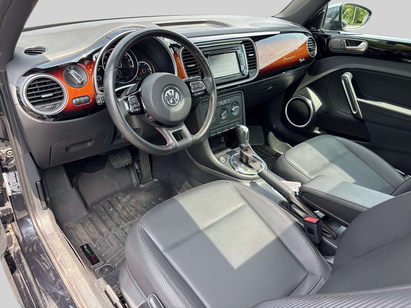 Used 2013 Volkswagen Beetle 2.5 Fender FWD image 6