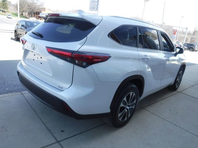 Used 2023 Toyota Highlander XLE image 7