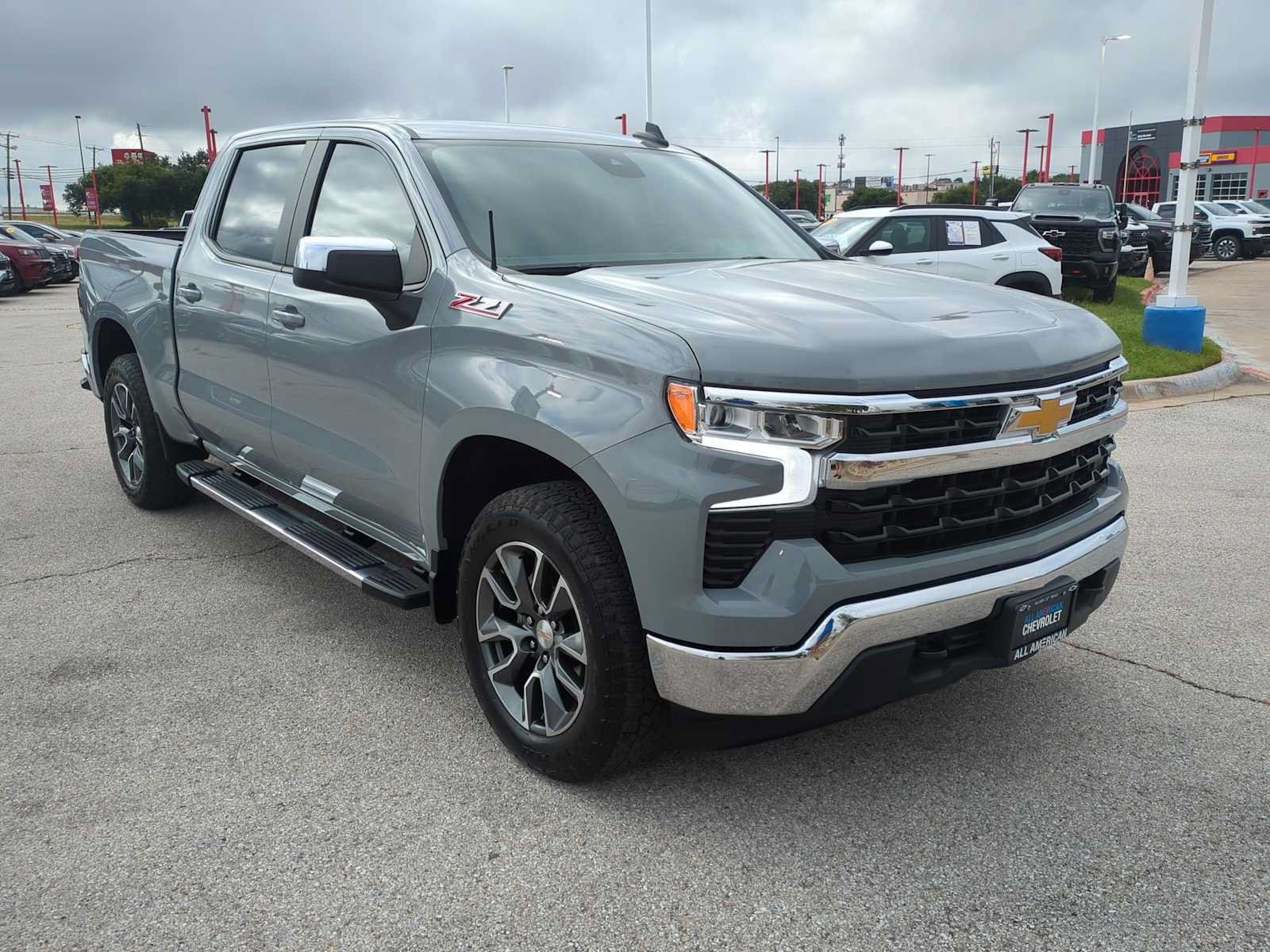 Used 2024 Chevrolet Silverado 1500 LT AWD/4WD image 2