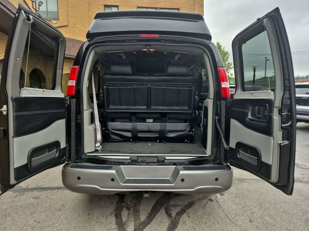 Used 2025 GMC Savana 2500 Extended w/ Driver Convenience Package RWD image 33