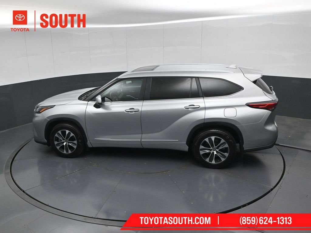 Used 2023 Toyota Highlander XLE AWD/4WD image 54