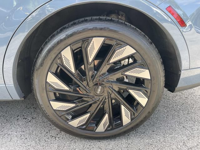 Certified 2025 Lincoln Nautilus Black Label w/ Jet Appearance Package AWD/4WD image 11