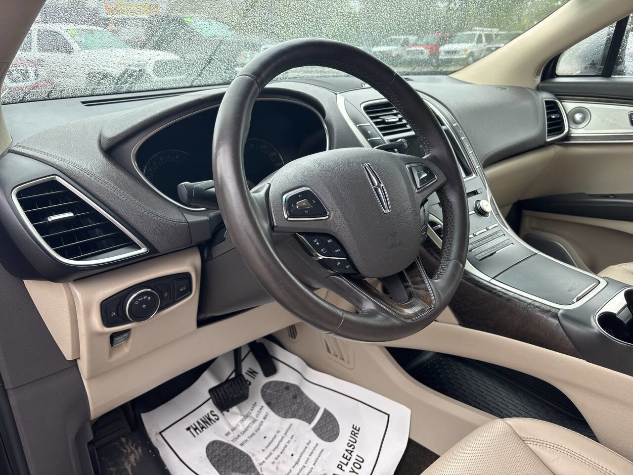 Used 2017 Lincoln MKX Reserve w/ Luxury Package FWD image 12