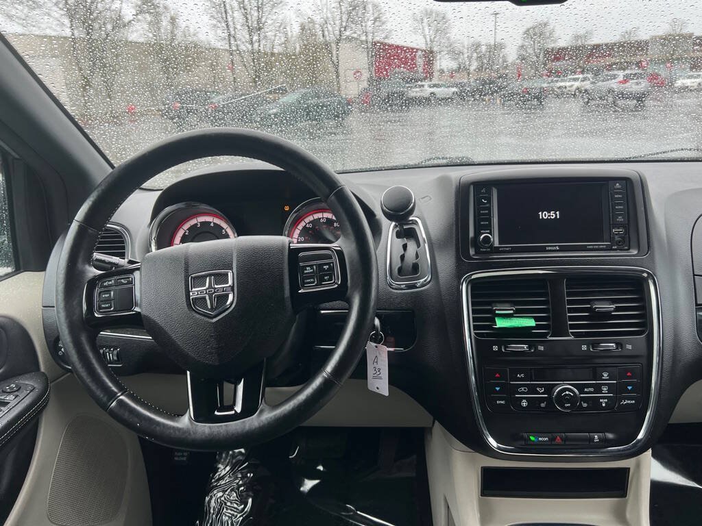 Used 2016 Dodge Grand Caravan SXT FWD image 11