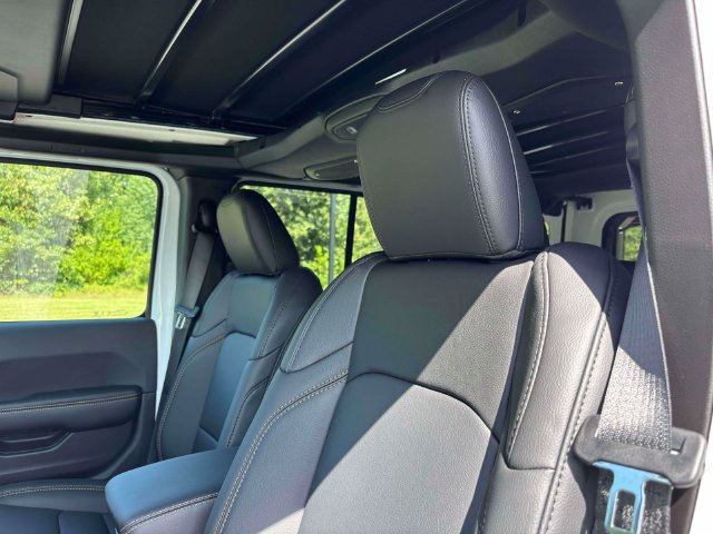 New 2027 Jeep Wrangler Unlimited Sahara AWD/4WD image 17