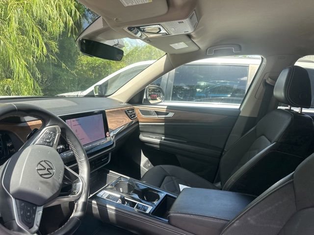 Used 2024 Volkswagen Atlas SE AWD/4WD image 17