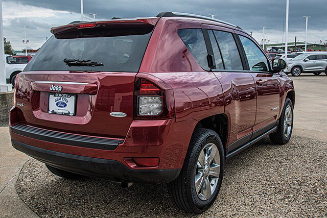 Used 2016 Jeep Compass Latitude image 4