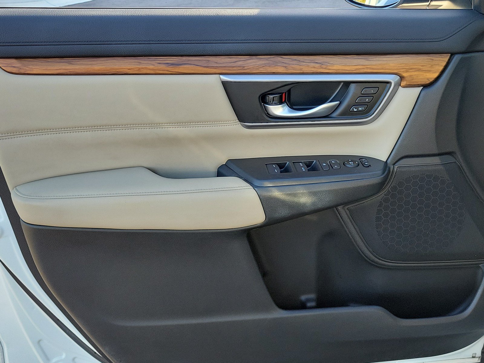 Used 2017 Honda CR-V EX-L image 13