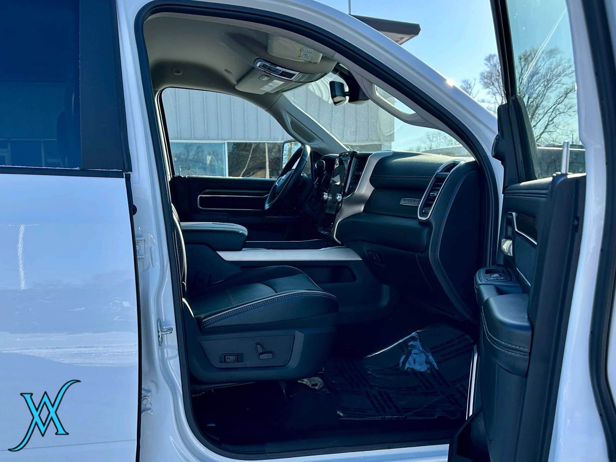 Used 2024 RAM 2500 Laramie AWD/4WD image 21