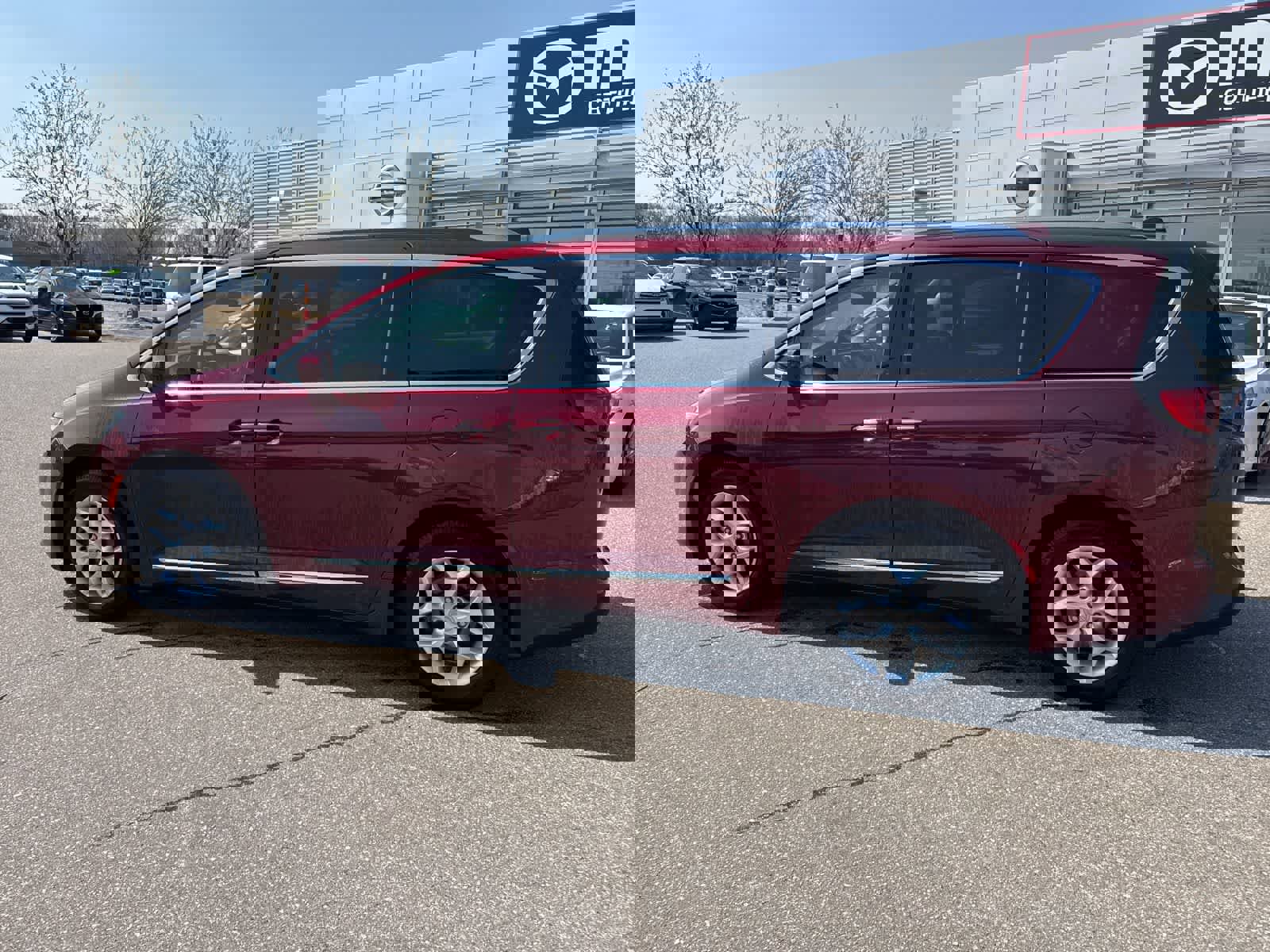 Used 2017 Chrysler Pacifica Touring-L Plus image 8