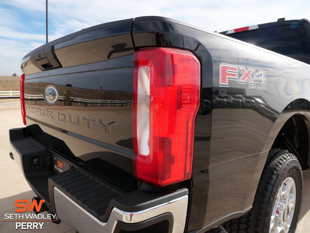 New 2026 Ford F250 XLT w/ FX4 Off-Road Package image 13