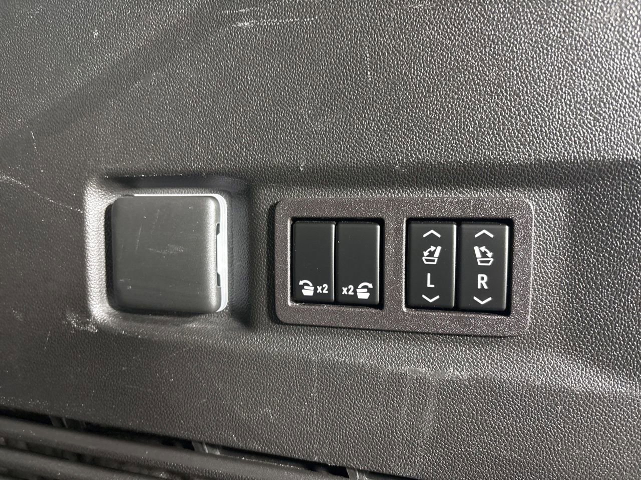 Used 2023 Chevrolet Tahoe LT w/ Luxury Package image 22