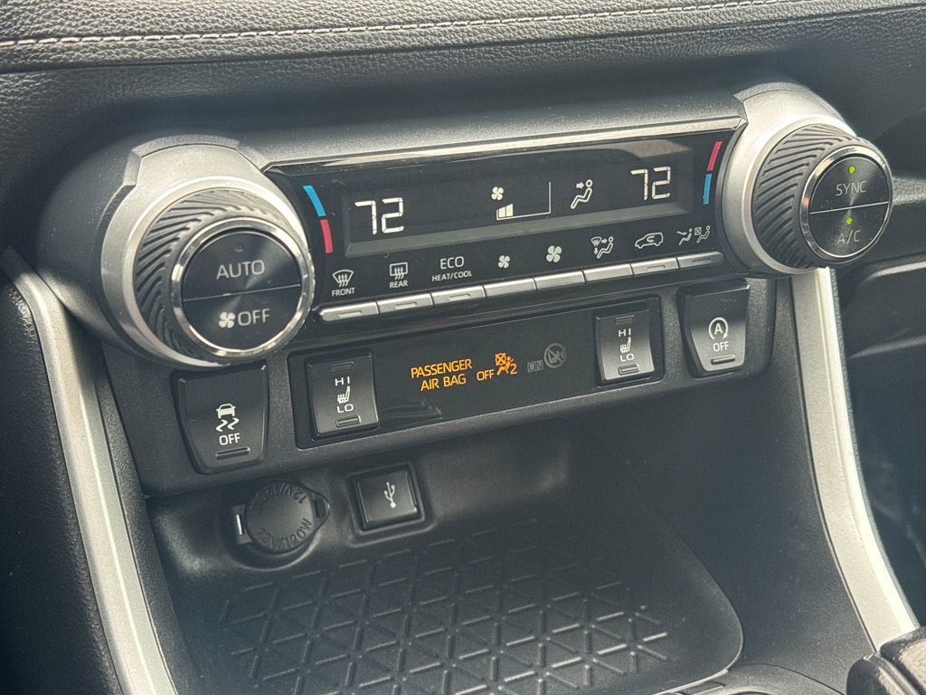 Used 2021 Toyota RAV4 XLE w/ Convenience Package image 27