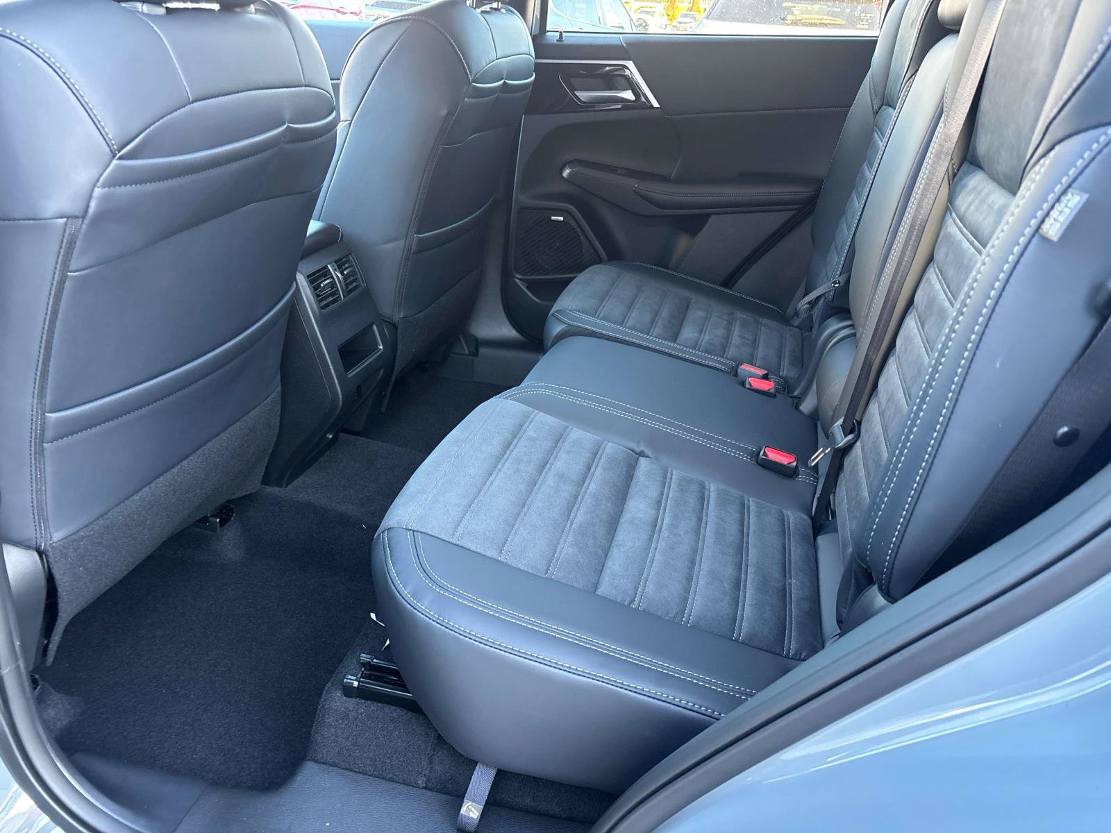 New 2026 Mitsubishi Outlander SE AWD/4WD image 6