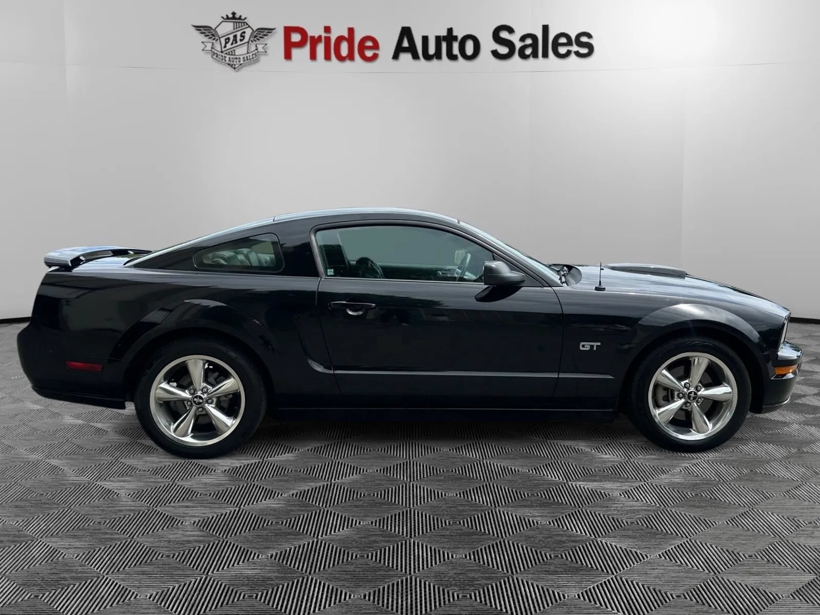 Used 2007 Ford Mustang GT RWD image 4
