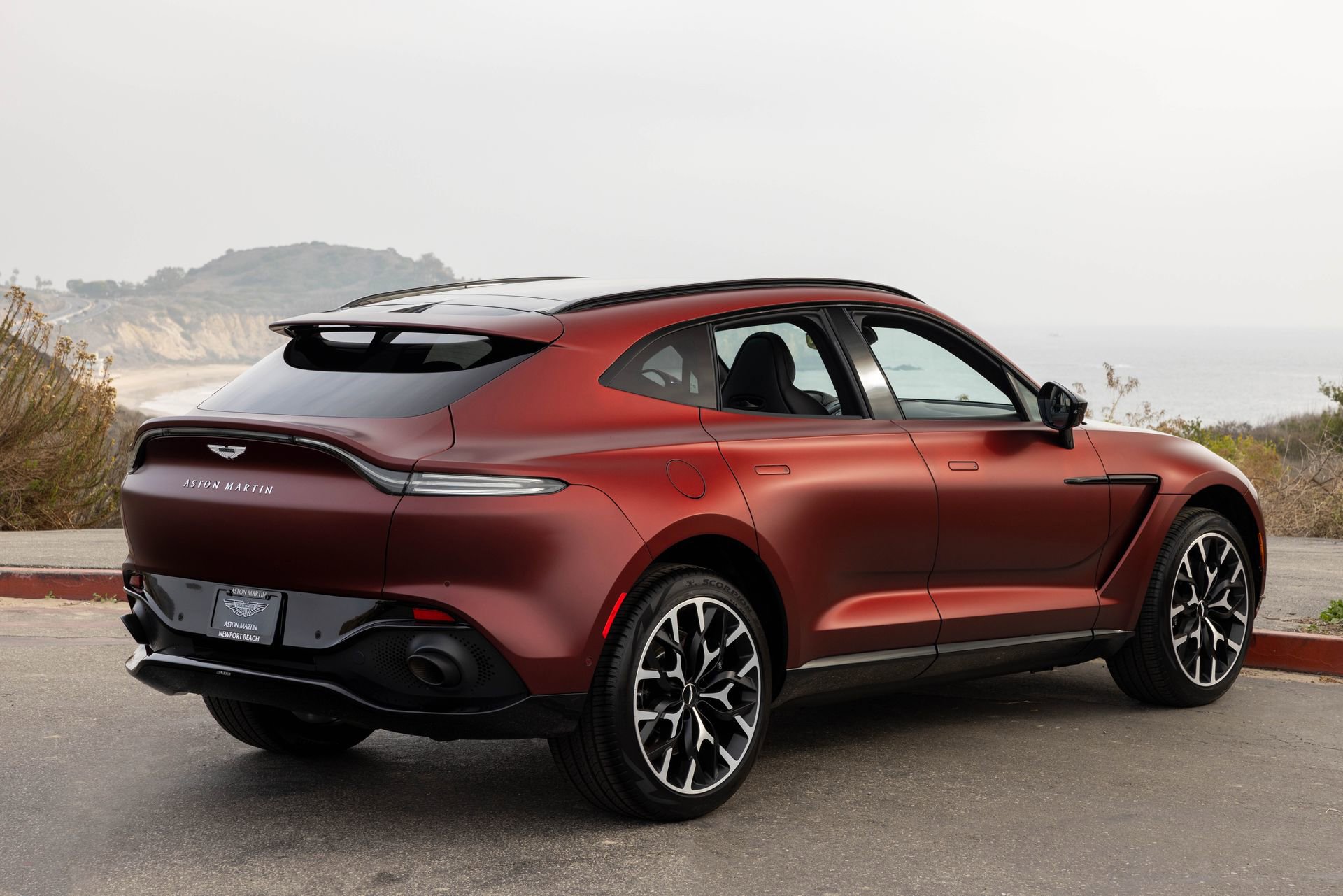 Used 2021 Aston Martin DBX AWD/4WD image 3