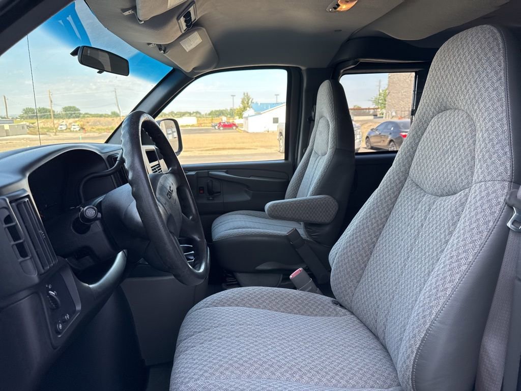 Used 2003 GMC Savana 1500 Passenger w/ Sle Preferred Equipment Group RWD image 12