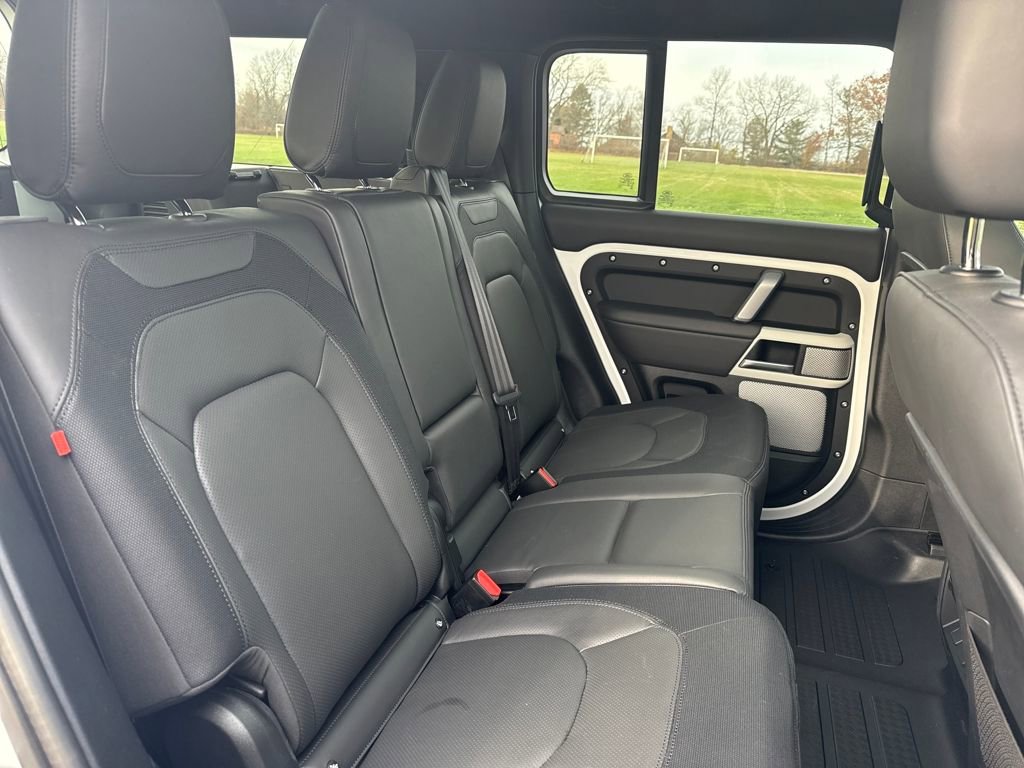 New 2024 Land Rover Defender 130 X-Dynamic SE image 18