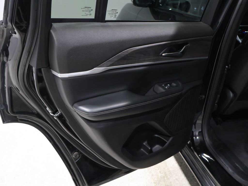 Used 2024 Jeep Grand Cherokee Limited AWD/4WD image 16