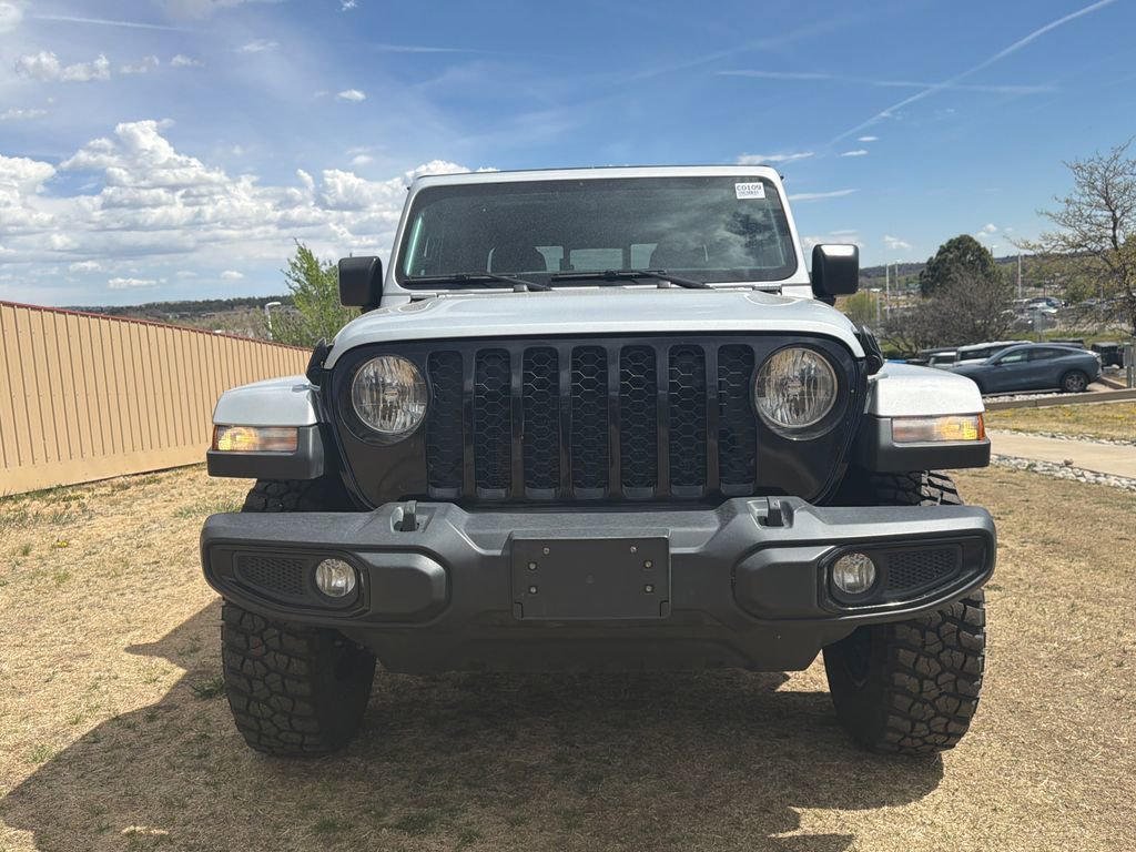 Used 2023 Jeep Gladiator Sport image 2